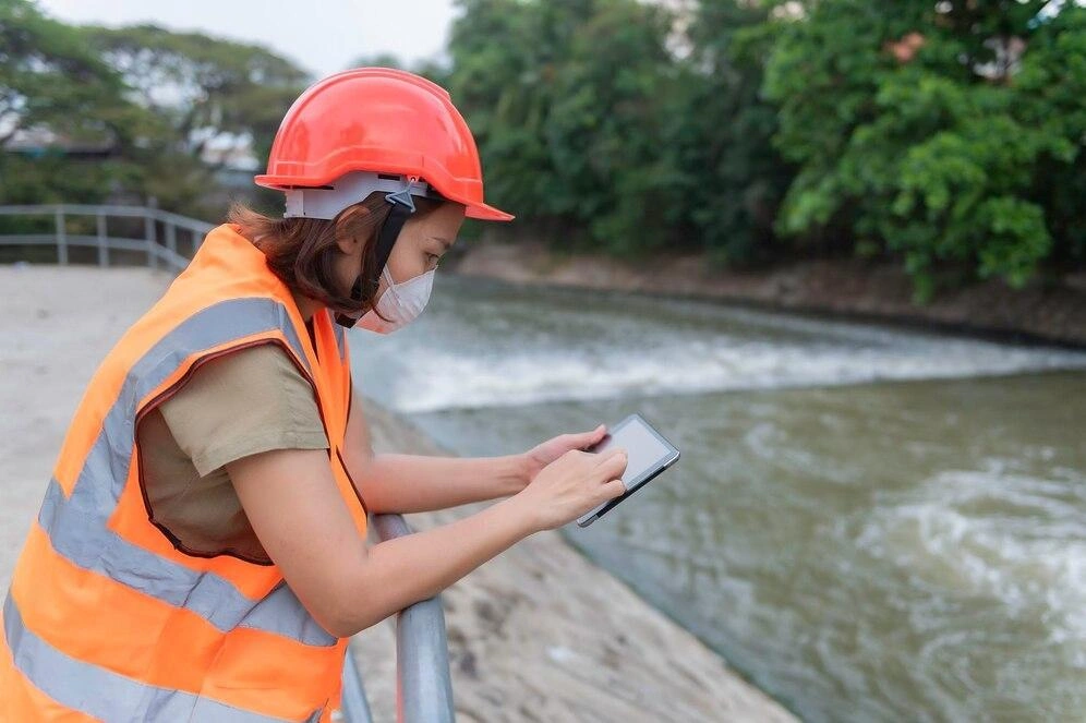 Water quality monitoring sensors